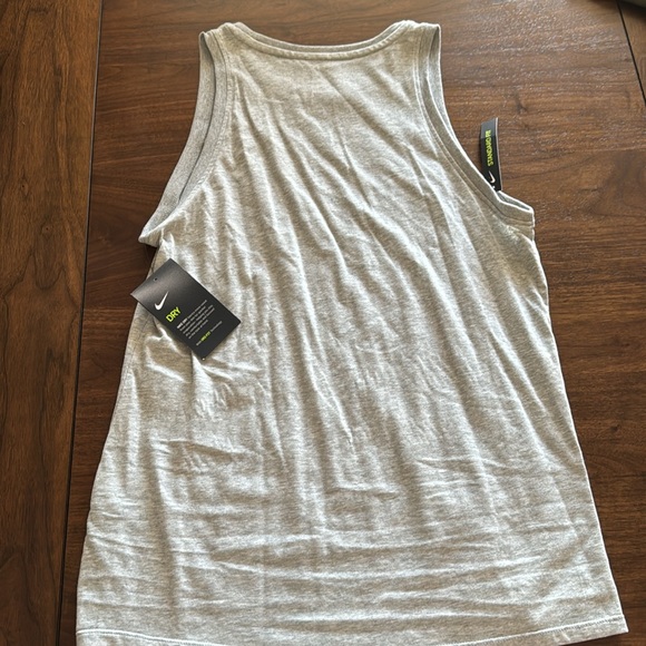 Women’s Nike dry training tank top sz small. New with tags attached. - Picture 4 of 4